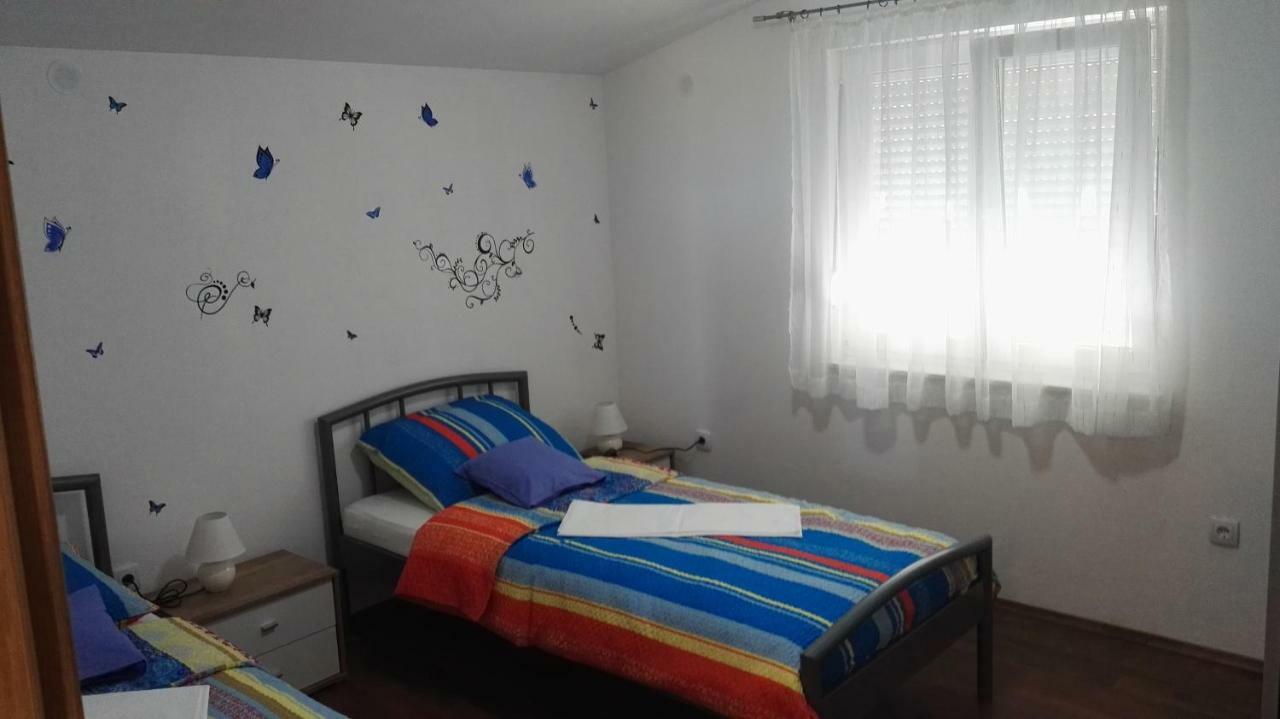 Tomek Apartment Vir Eksteriør billede