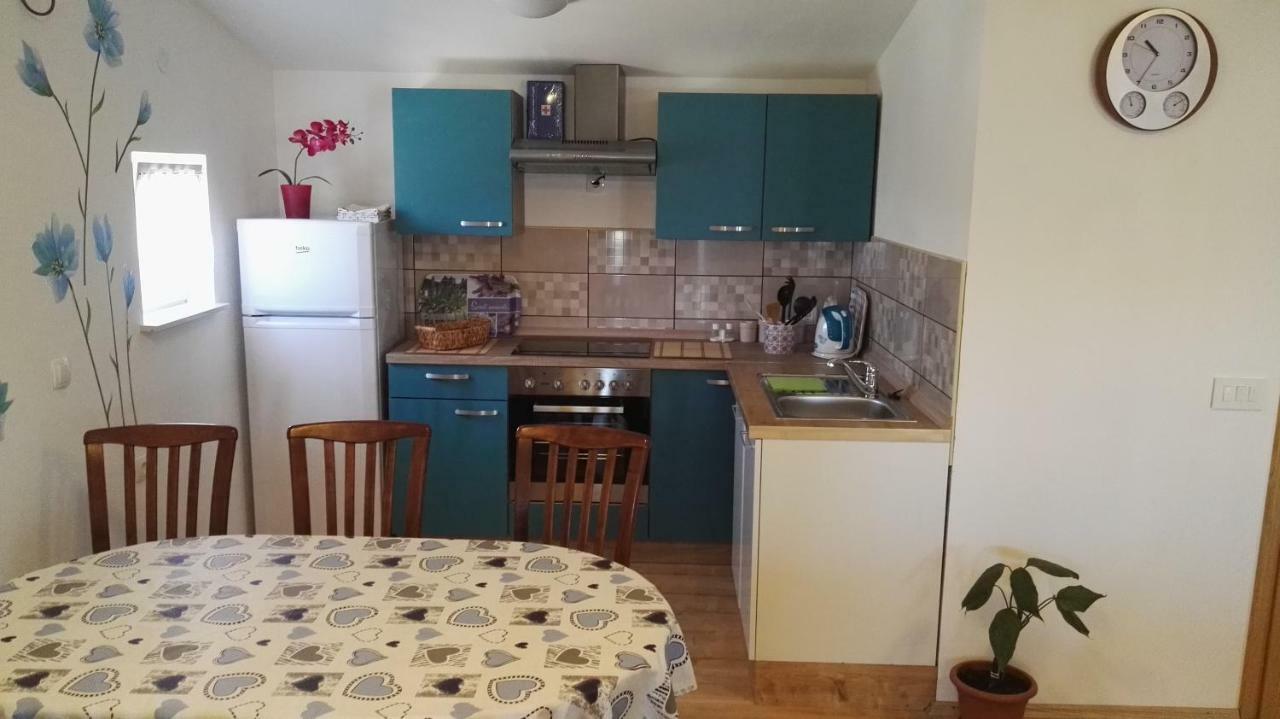Tomek Apartment Vir Eksteriør billede