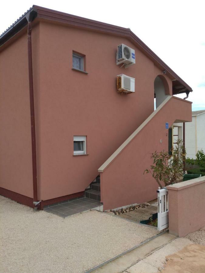 Tomek Apartment Vir Eksteriør billede