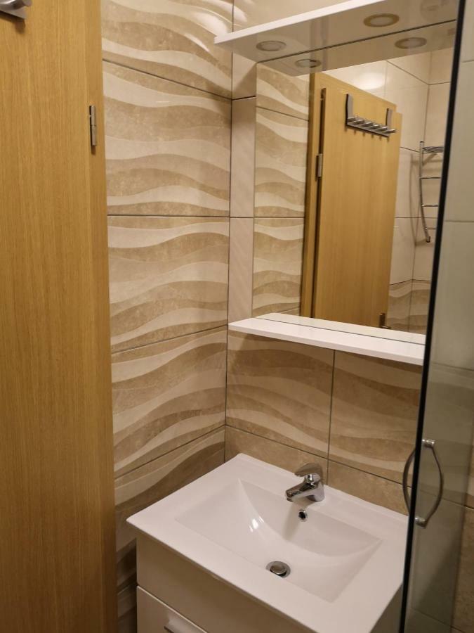 Tomek Apartment Vir Eksteriør billede