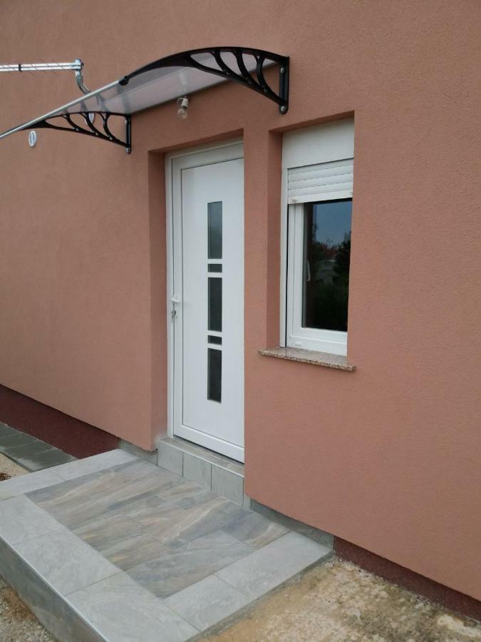 Tomek Apartment Vir Eksteriør billede