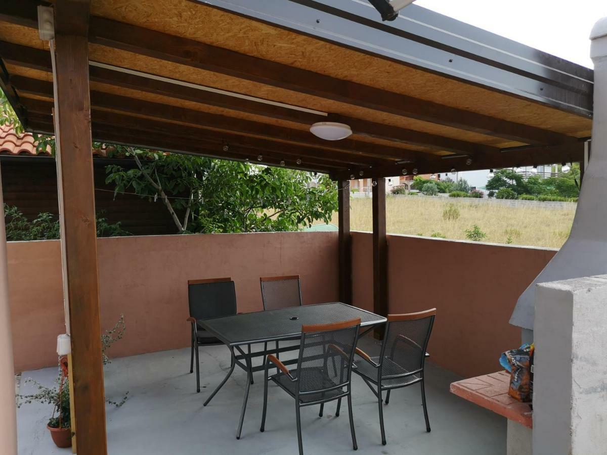 Tomek Apartment Vir Eksteriør billede