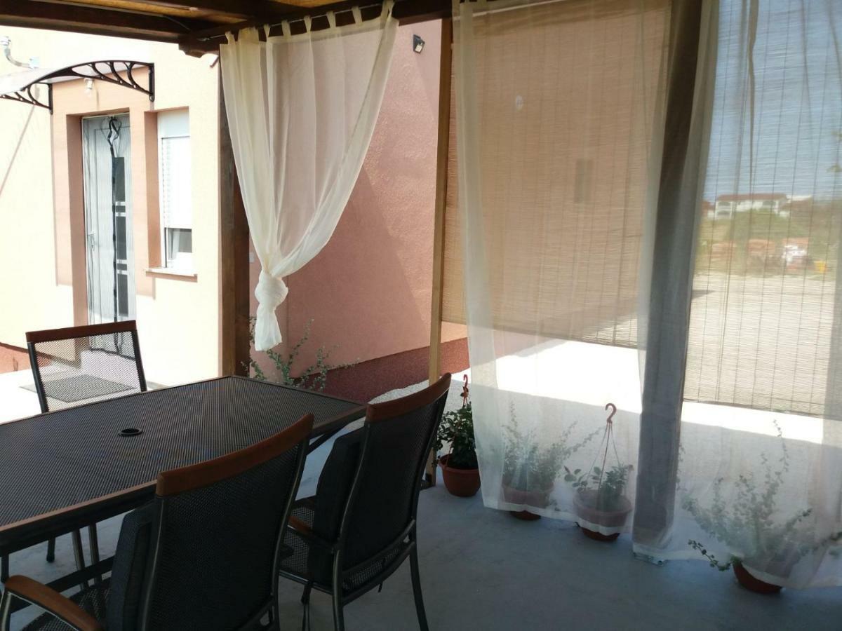 Tomek Apartment Vir Eksteriør billede